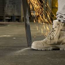 what's the difference between composite toe and steel toe boots