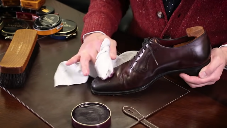 Shoe Cream vs Shoe Polish: Which One to Opt? 2023 Comparison